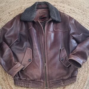 Mens Danier vintage brown leather aviatorbomber jacket with faux sherpa collar L